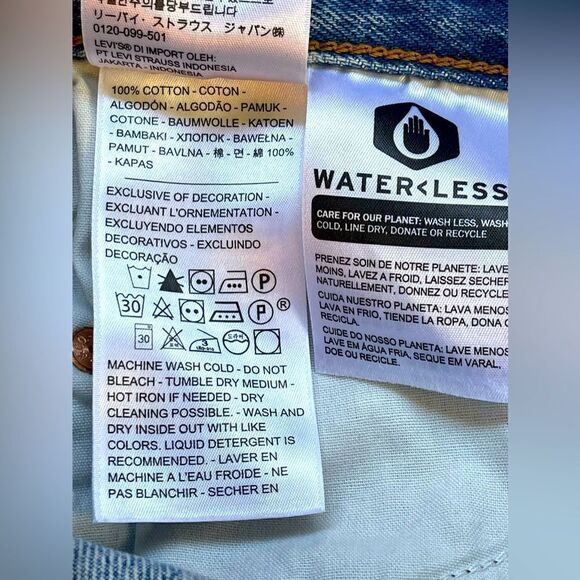 Levi Premium Wedgie Straight Distressed Denim Size 25. NWT - Picture 7 of 8